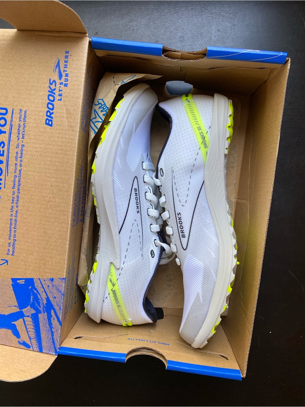 NWT Brooks spikeless XC spikes